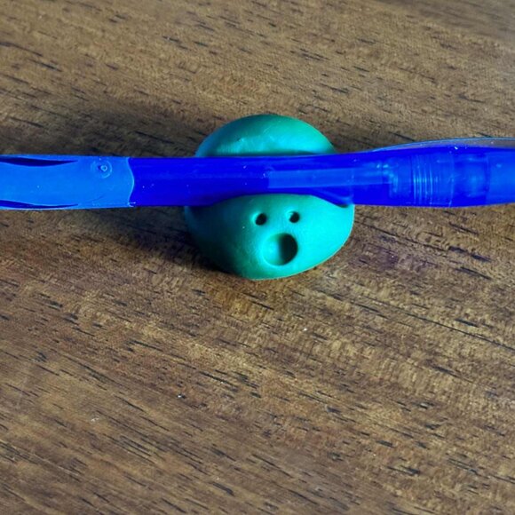 Handmade Clay Pen Holder – Cute Minimalist Desk Organizer for Office - Picture 1 of 4
